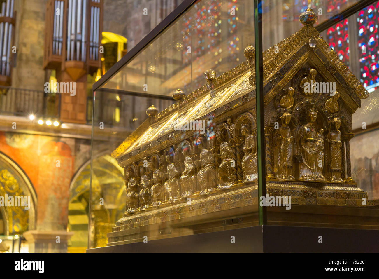In the tomb of charlemagne at aachen hires stock photography and images Alamy