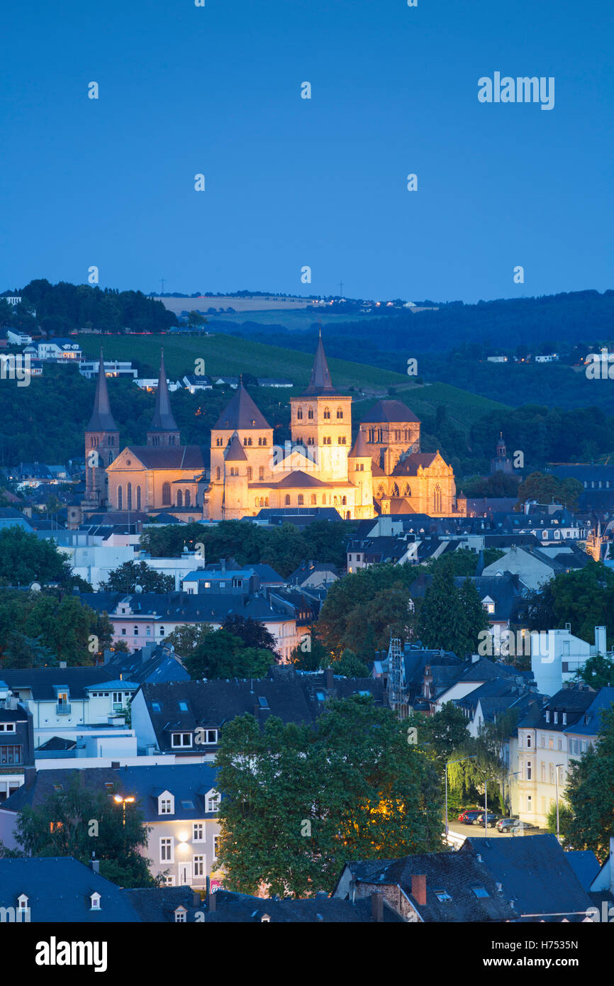 St Peter’s Cathedral (UNESCO World Heritage Site) at dusk, Rhineland-Palatinate, Germany Stock Photo