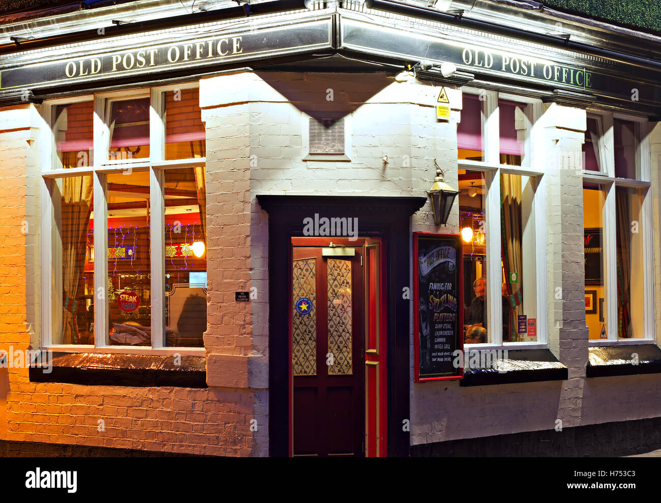 The 'Old Post Office' public house in School Lane, Liverpool city centre, at night. Stock Photo