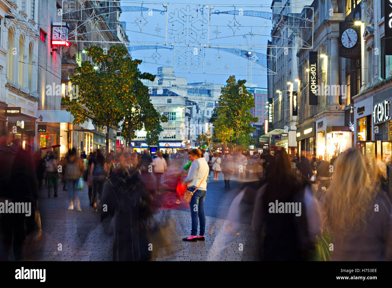 Liverpool shopping crowds hi-res stock photography and images - Alamy