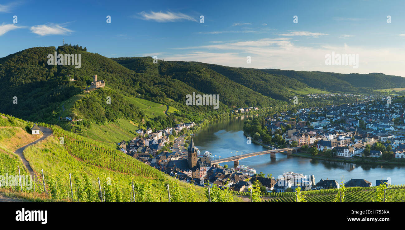 View of River Moselle and Bernkastel-Kues, Rhineland-Palatinate, Germany Stock Photo