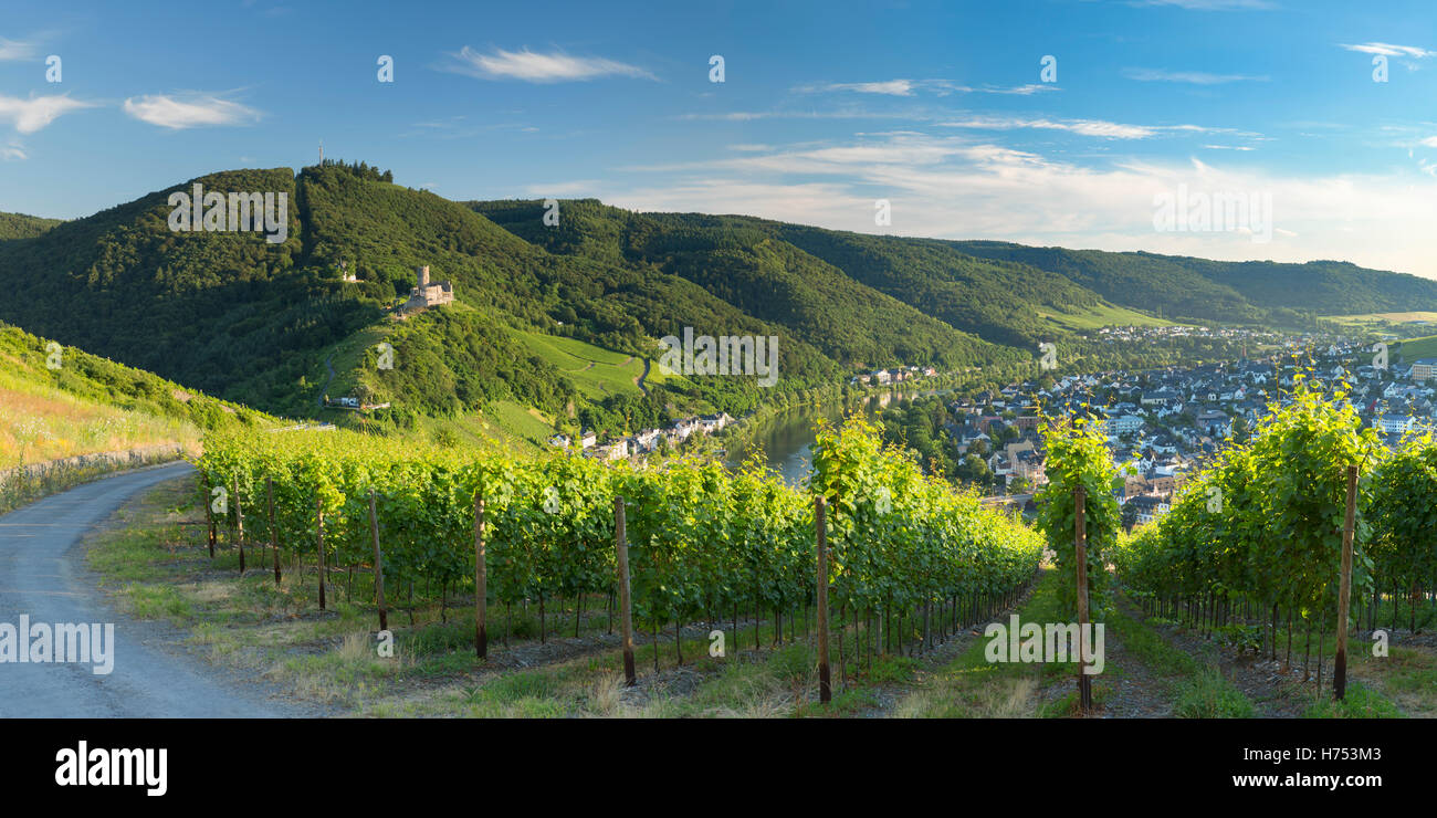 View of River Moselle and Bernkastel-Kues, Rhineland-Palatinate, Germany Stock Photo