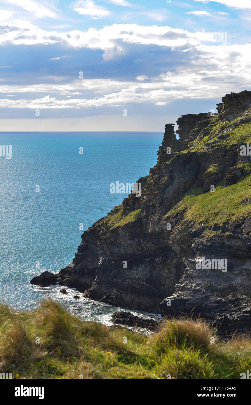 Views of Cornwall's rugged coastline from the South West Coastal Path, near Tintagel, Cornwall, Stock Photo
