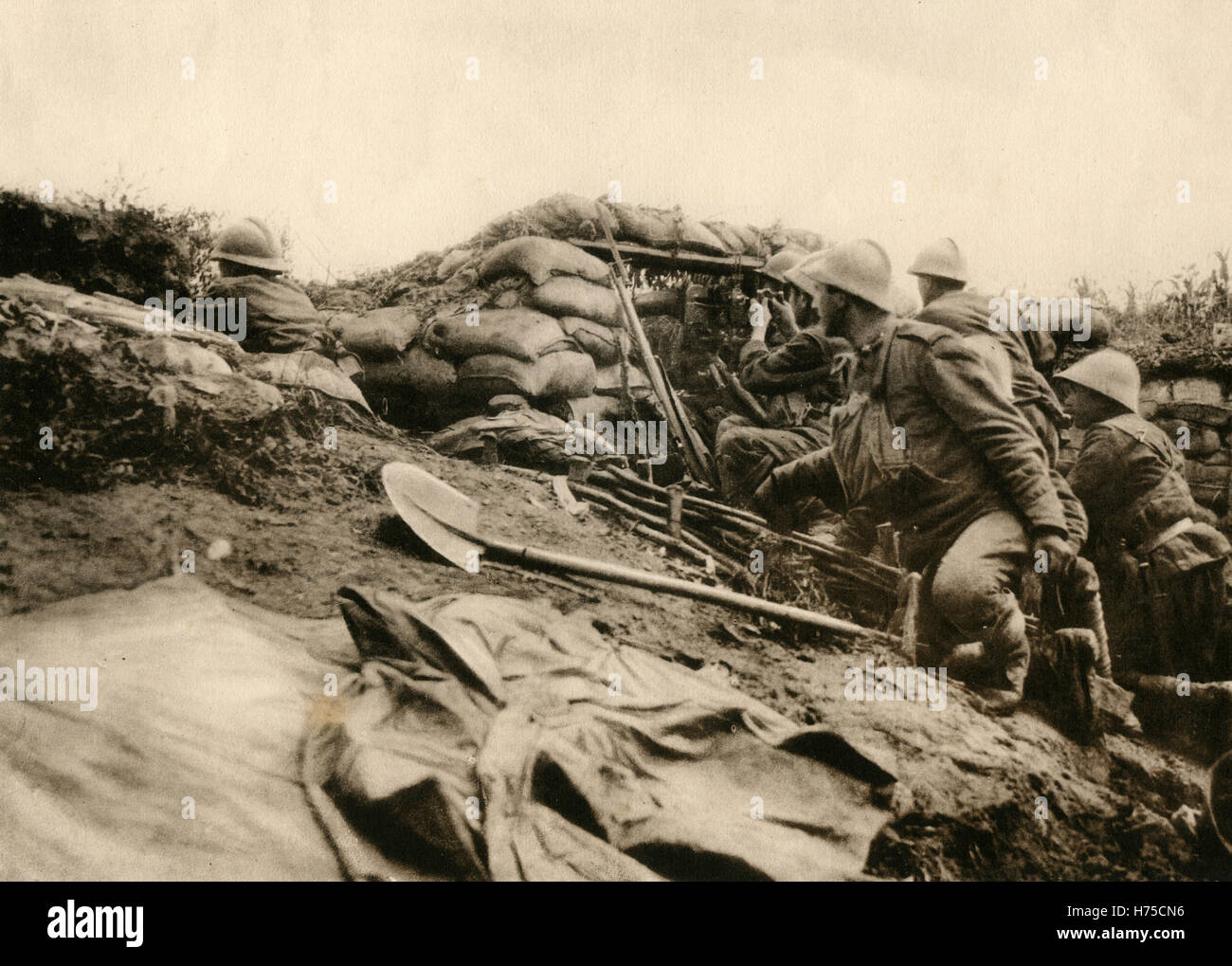 The War on the Italian Front: Machine guns along the strongest line, Italy Stock Photo