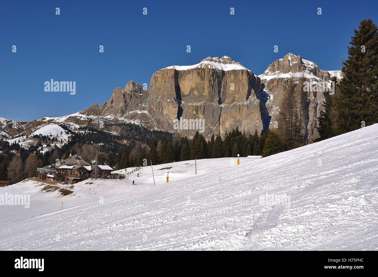 Ski resort winter gondola lodge hi-res stock photography and images - Alamy
