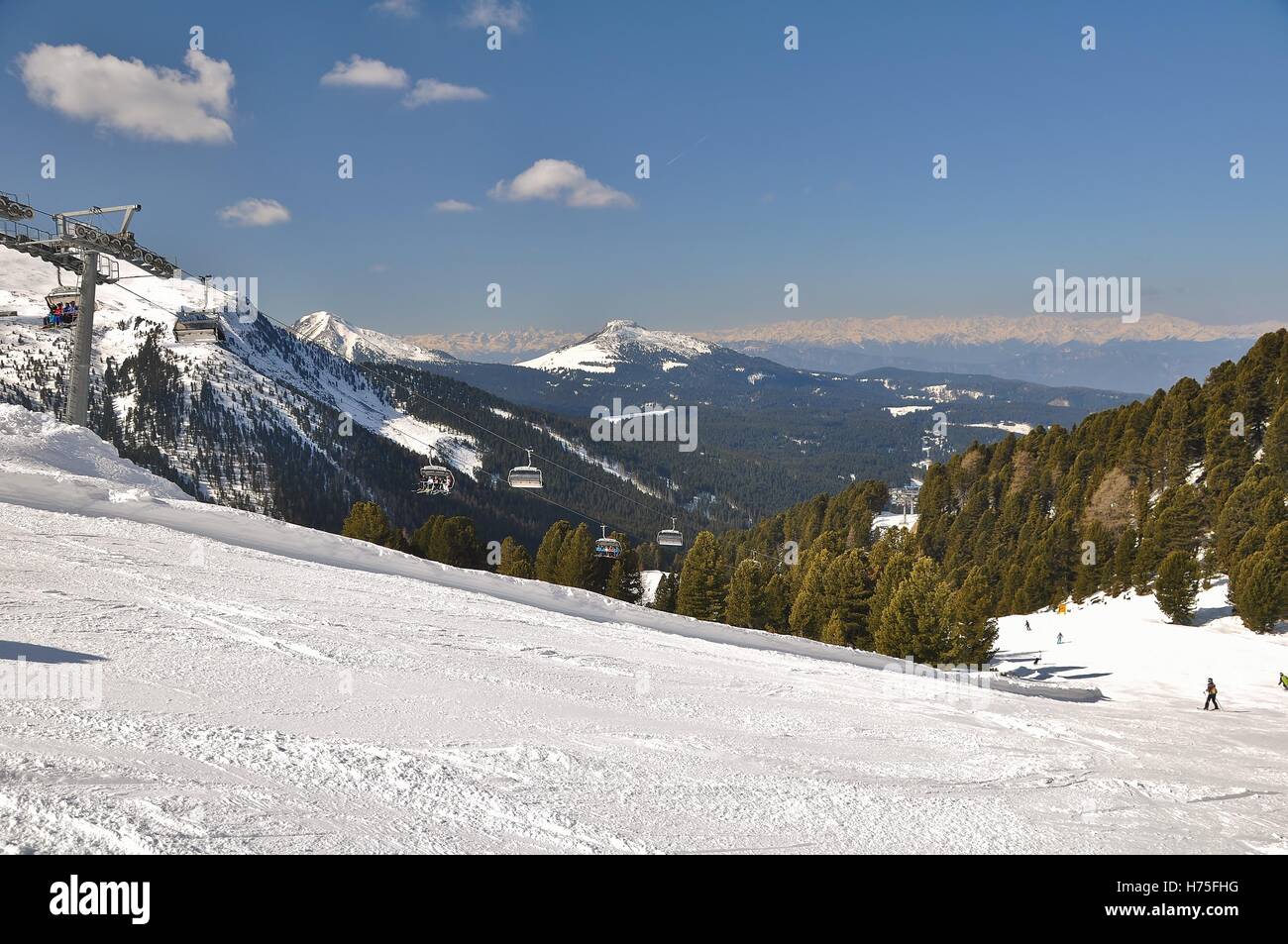 Ski resort winter gondola lodge hi-res stock photography and images - Alamy