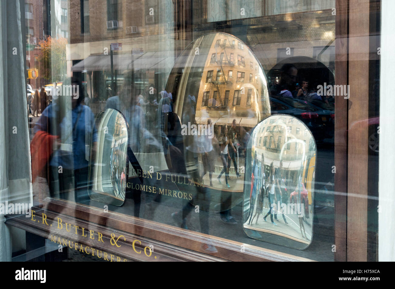 Nyc window reflections hires stock photography and images Alamy