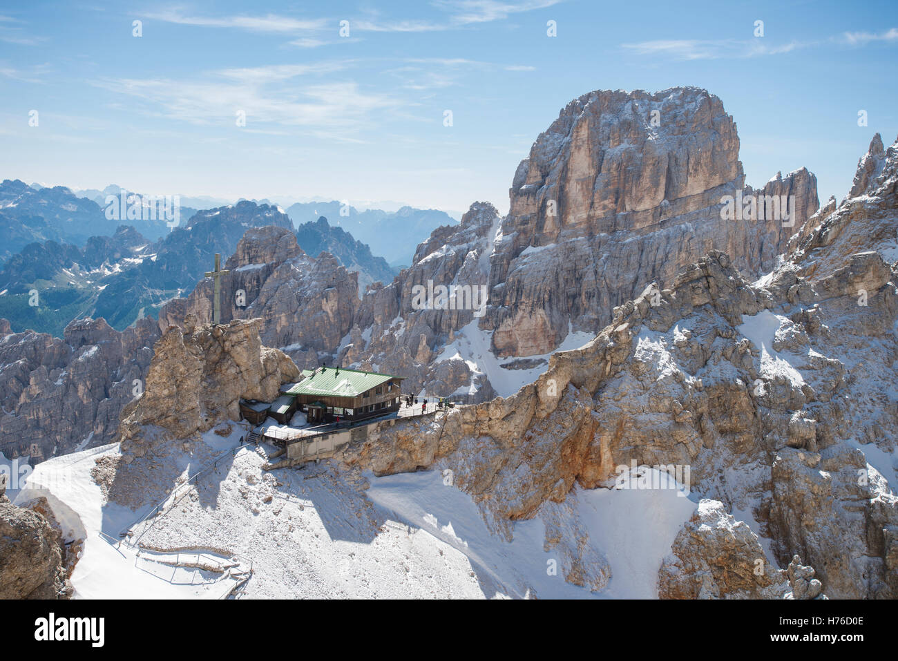 View of the Rifugio Lorenzi at Forcella Staunies in the Monte Cristallo  Range at the Dolomites, Italy Stock Photo - Alamy