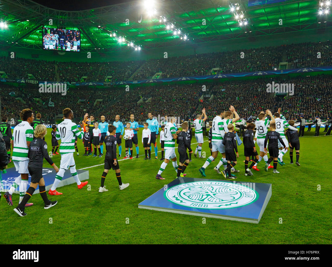 sports, football, UEFA Champions League, 2016/2017, Group Stage, Group C,  Matchday 4, Borussia Moenchengladbach versus Celtic FC Glasgow 1:1, Stadium  Borussia Park, players and running-in kids come in Stock Photo - Alamy