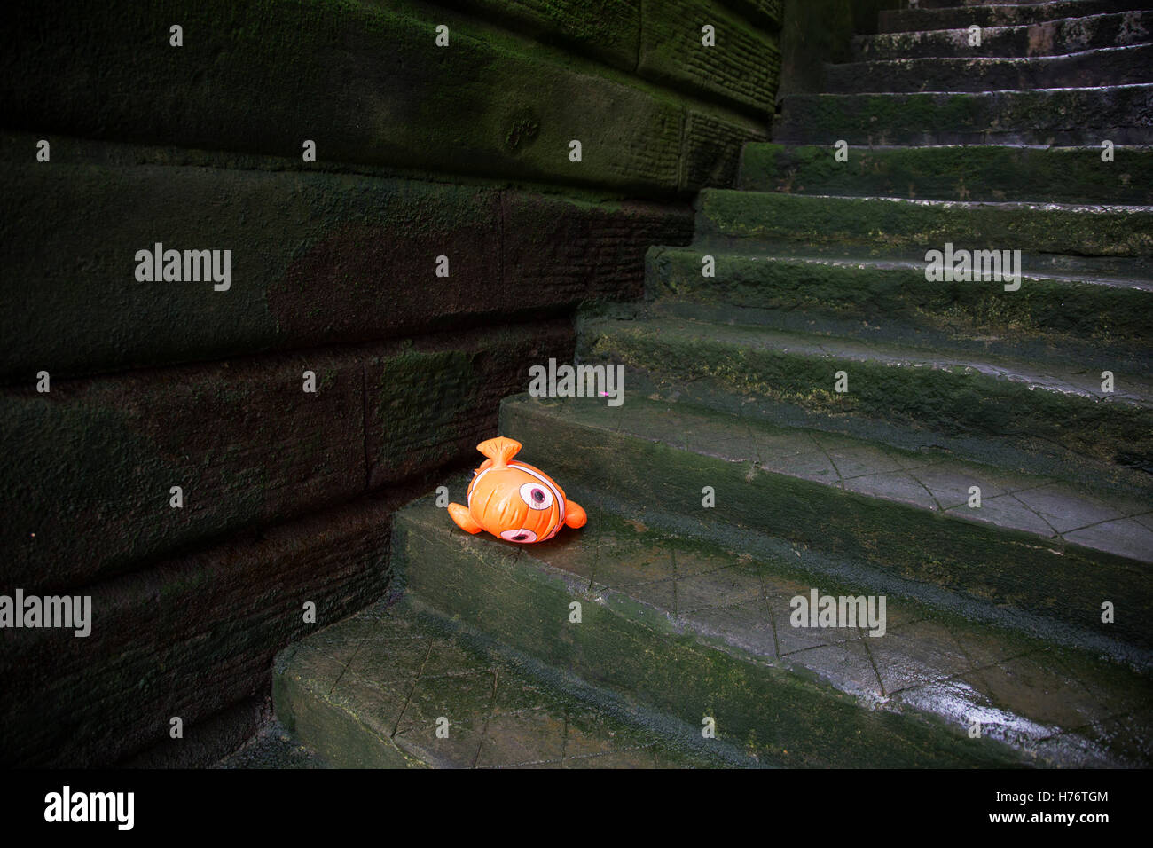 Inflatable Finding Nemo character washed up on some old steps leading down to the River Thames in London, England, United Kingdom. Finding Nemo is a 2003 American computer-animated comedy-drama adventure film produced by Pixar Animation Studios and released by Walt Disney Pictures. Stock Photo