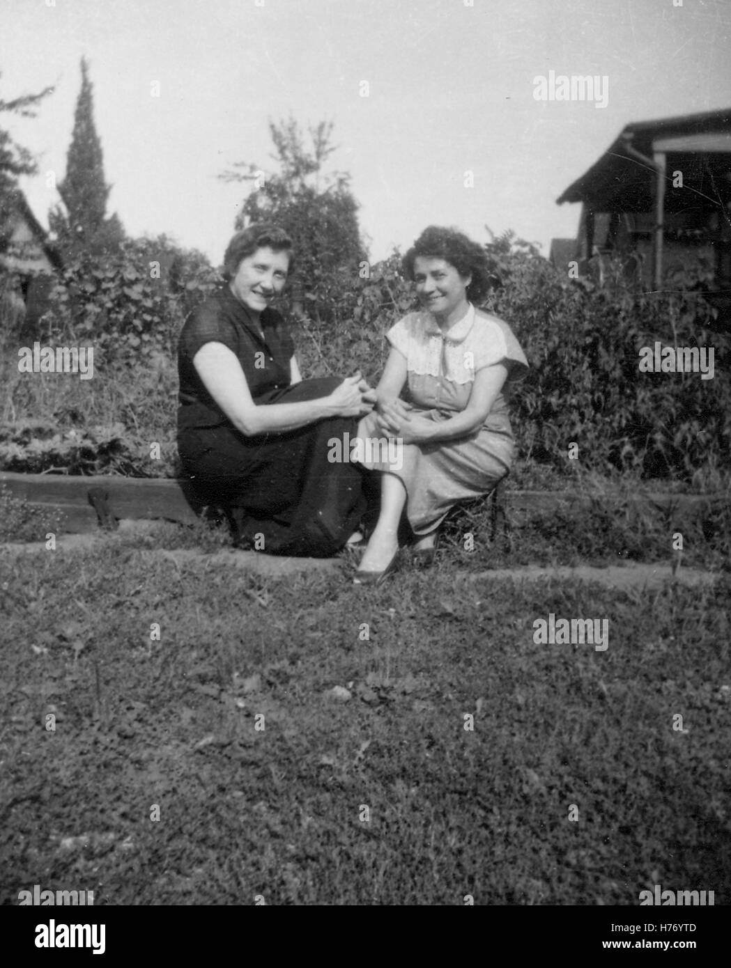 Vintage old woman sitting Black and White Stock Photos & Images - Alamy