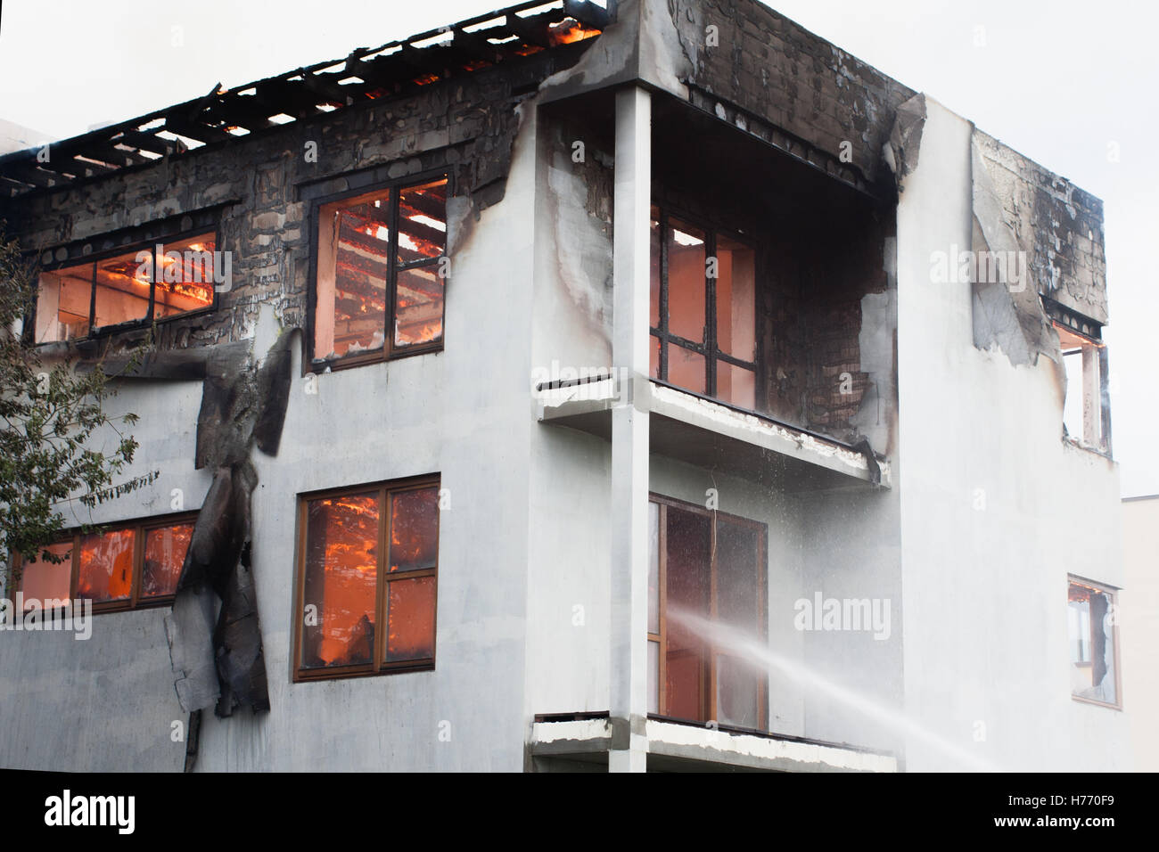 Apartment house burns Stock Photo Alamy