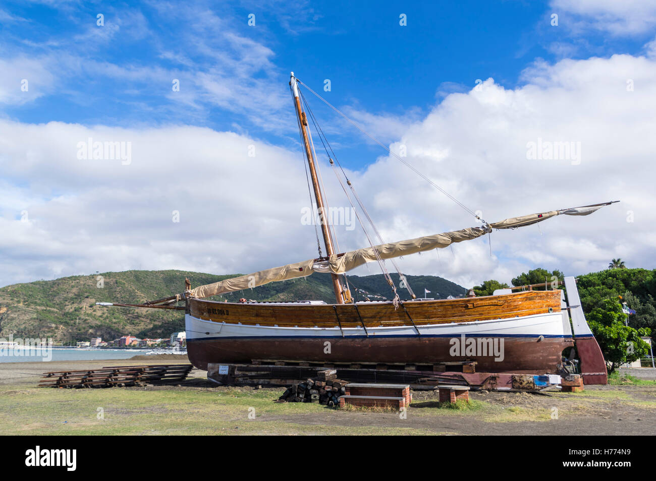 Leudo 'Aiuto di Dio', a wooden cargo sailboat ready for beach launching. Used in Italian coastal trade since the medieval era. Stock Photo