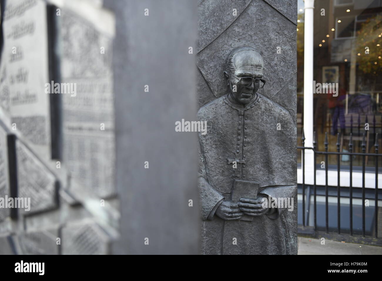 The Sheppard-Worlock statue by Stephen Broadbent on Hope Street, Liverpool, England, UK Stock Photo