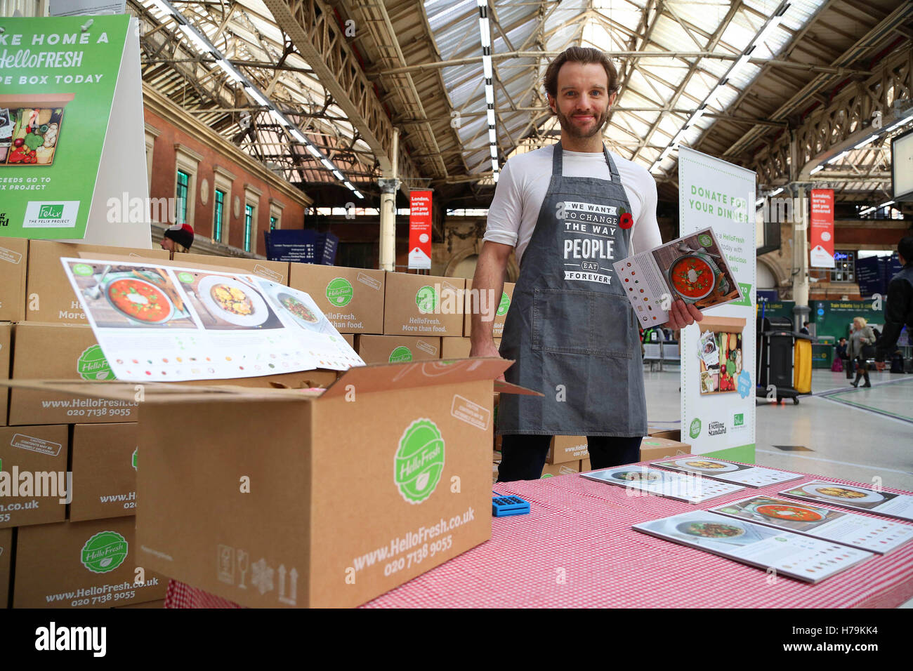 EDITORIAL USE ONLY Chef Patrick Drake gives commuters recipe boxs from food delivery service HelloFresh, to raise money for food waste charity The Felix Project at Victoria Station, London. Stock Photo