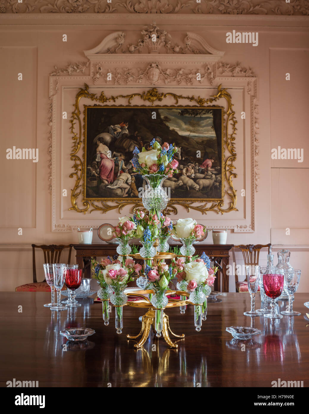 Murano glass centrepiece on dining table in 18th century Dumfries house