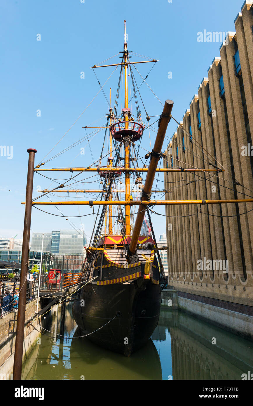 Galleon 16th Century Hi Res Stock Photography And Images Alamy