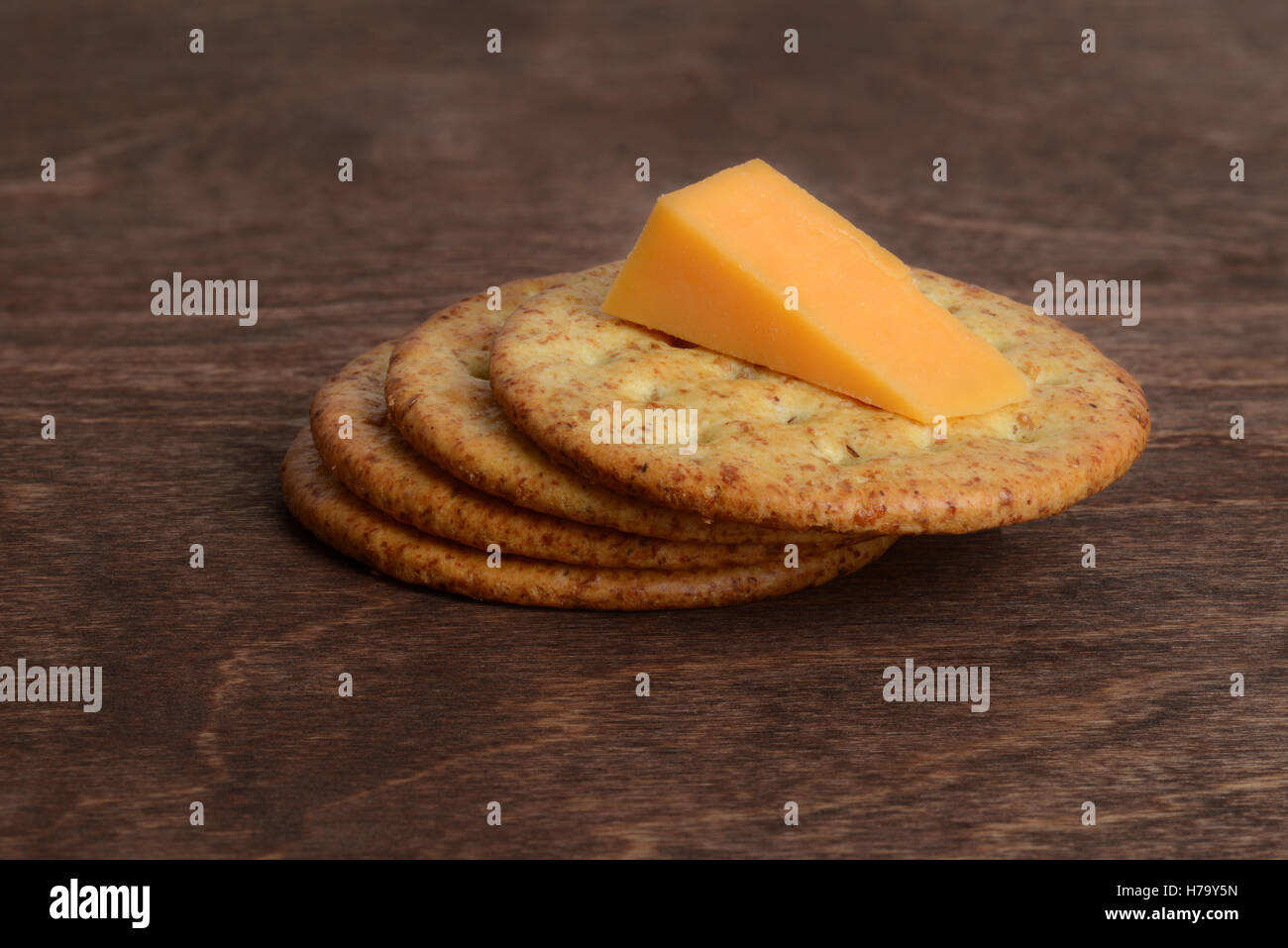 wheat crackers with cheddar cheese Stock Photo Alamy
