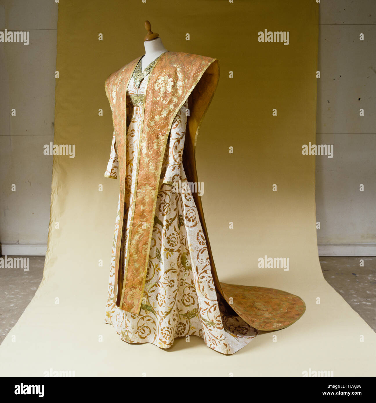 Full length historical replica paper dress with ceremonial collar, by Isabelle de Borchgrave Stock Photo