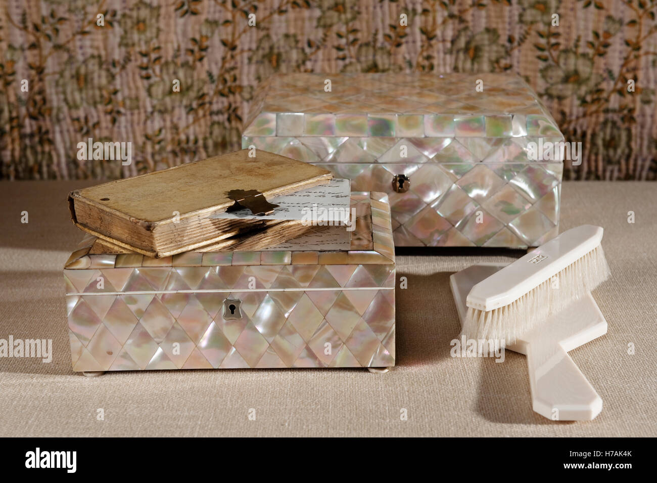 Victorian mother of pearl and ivory jewellery caskets, 19C Guinevere's antique shop on Kings Road, Chelsea, London, UK Stock Photo