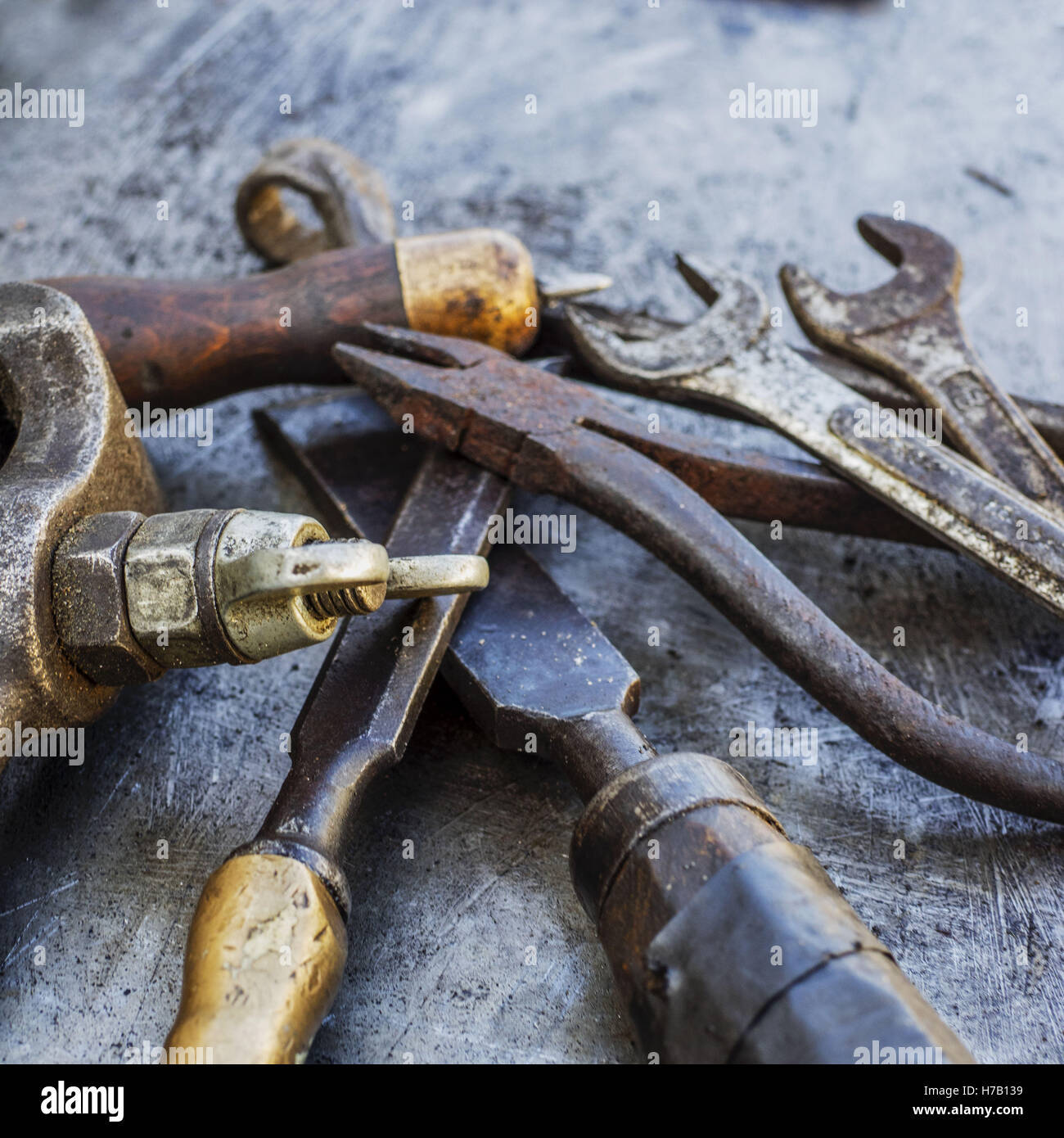 Old rusty small tools on metal background. 3rd Nov, 2016. Selective ...