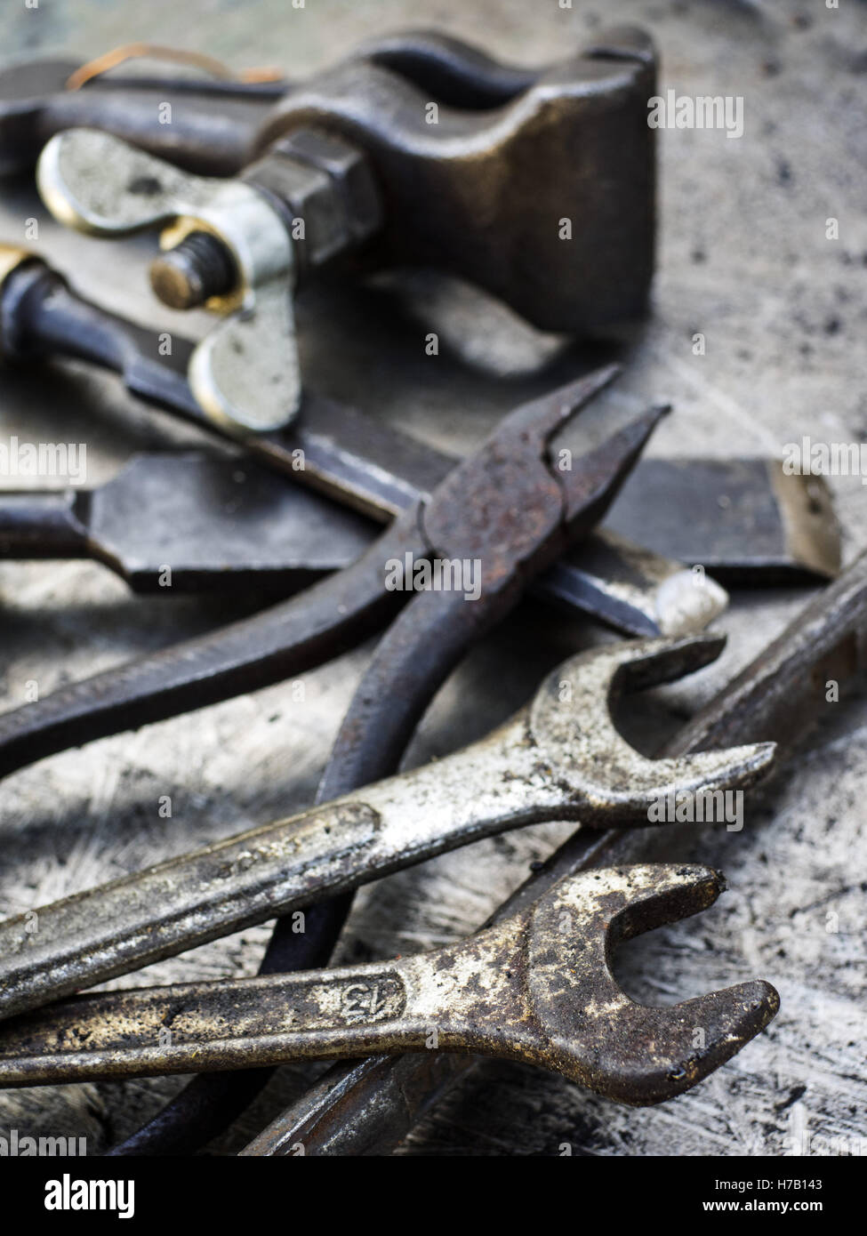 Old rusty small tools on metal background. 3rd Nov, 2016. Selective ...