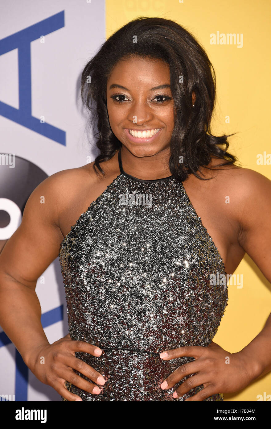 Nashville, TN, USA. 2nd Nov, 2016. 02 November 2016 - Nashville, Tennessee - Simone Biles. 50th Annual CMA Awards. Then. Now. Forever Country. 2016 CMA Awards, Country Music's Biggest Night, held at Bridgestone Arena. Photo Credit: Laura Farr/AdMedia © Laura Farr/AdMedia/ZUMA Wire/Alamy Live News Stock Photo