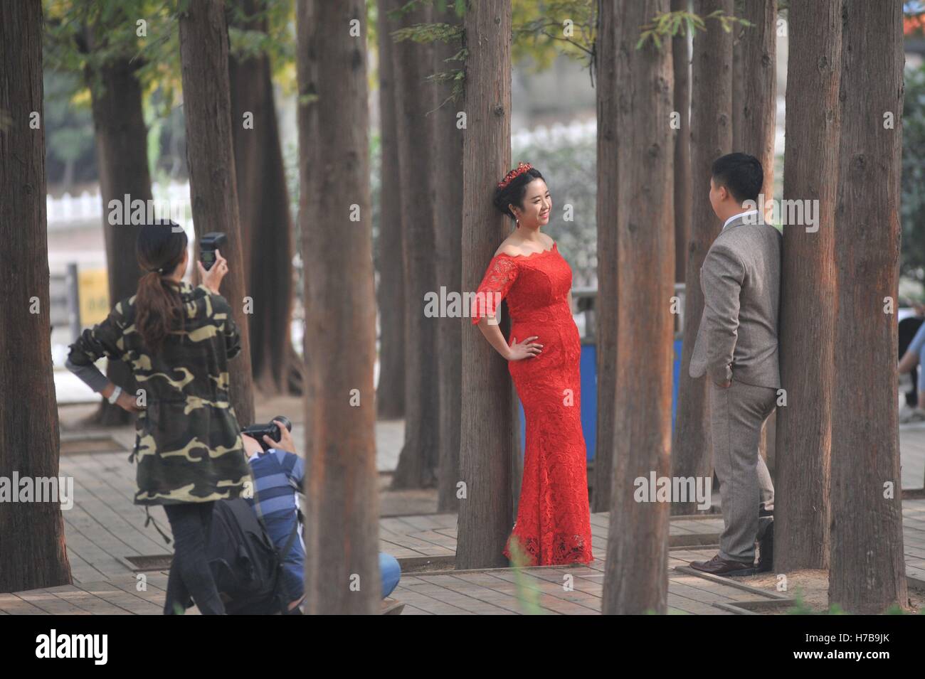 October 17, 2016 - Qingdao, Qingdao, China - Qingdao,CHINA-October 17 2016: (EDITORIAL USE ONLY. CHINA OUT)A couple pose for a wedding photo at the scenic spot Eight Great Passes in Qingdao, east China's Shandong Province, October 17th, 2016. As autumn comes in Qingdao, the scenic spot Eight Great Passes embraces its most beautiful season, attracting more than 10,000 couples to take wedding photos every year. (Credit Image: © SIPA Asia via ZUMA Wire) Stock Photo