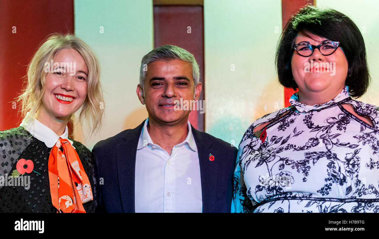 London, UK.  4 November 2016.  (L to R) Justine Simons, Deputy Mayor for Culture and Creative Industries, The Mayor of London, Sadiq Khan, Amy Lamé. The Mayor of London announces that writer, DJ, performer and campaigner Amy Lamé has been appointed as London's first Night Czar.  The announcement was made at the 100 Club, an iconic music venue in Soho.  The role will champion London's nightlife both in the UK and internationally and to create a vision for London as 24-hour city.  Credit:  Stephen Chung / Alamy Live News Stock Photo