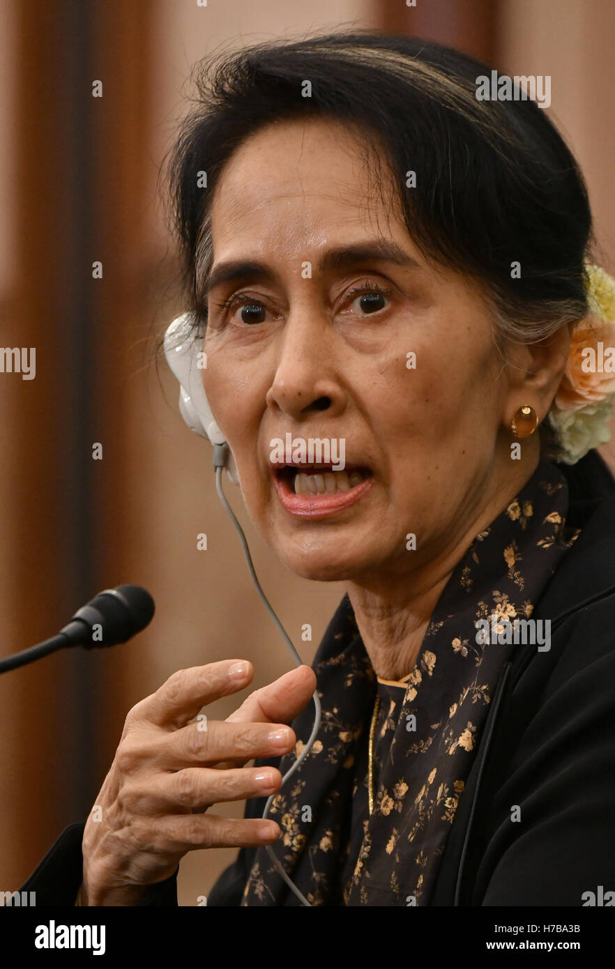 Tokyo Japan 4th Nov 2016 Myanmars De Facto Leader Aung San Suu Kyi Speaks During A News 