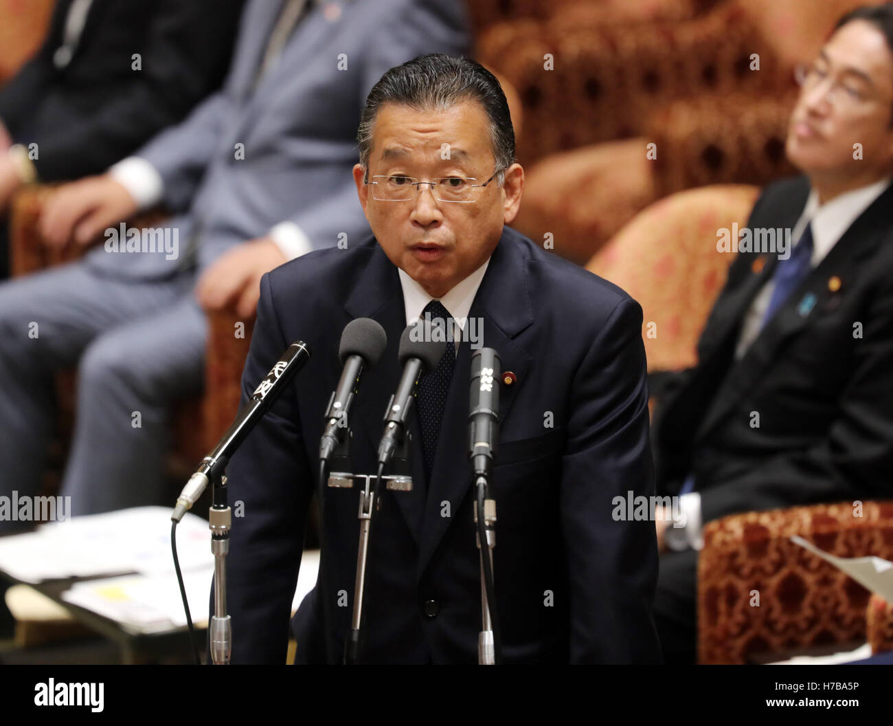 Tokyo, Japan. 4th Nov, 2016. Japanese Agriculture Minister Yuji Yamamoto speaks at Lower House's ad hoc committee session of the Tarns Pacific Partnership (TPP) trade pact at the National Diet in Tokyo on Friday, November 4, 2016. Opposition parties called for Yamamoto's resignation over his gaffe, while ruling parties passed the bill of the TPP at the committee session. Credit:  Yoshio Tsunoda/AFLO/Alamy Live News Stock Photo