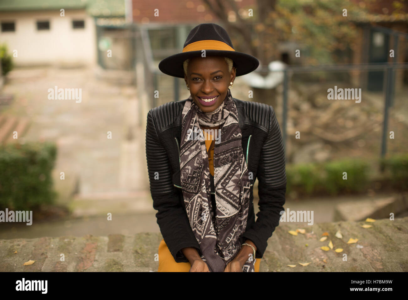 African american woman with hat posing outdoor Stock Photo - Alamy