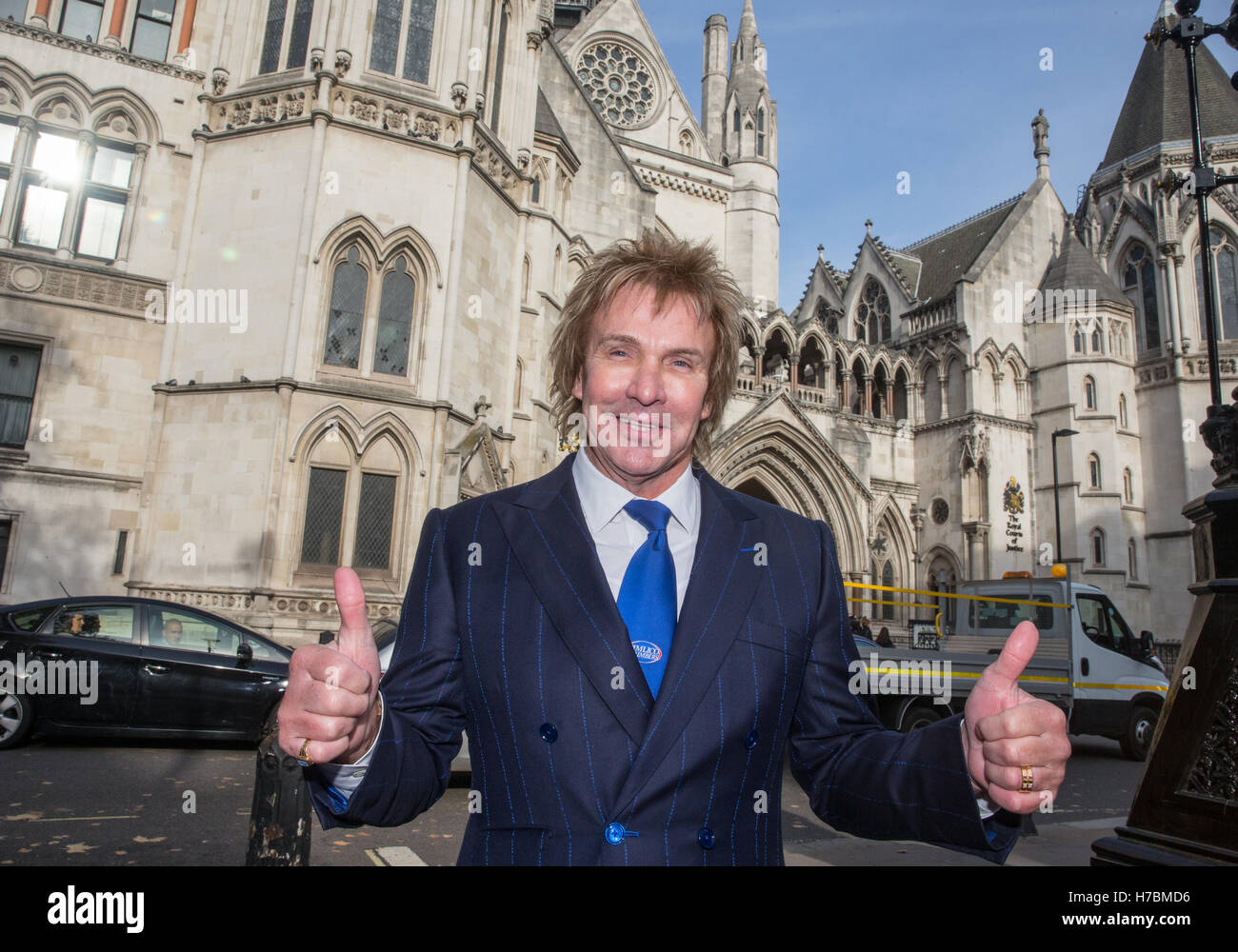 Managing Director of Pimlico Plumbers,Charlie Mullins,gives the thumbs up after the judges gave their verdict on the Brexit case Stock Photo