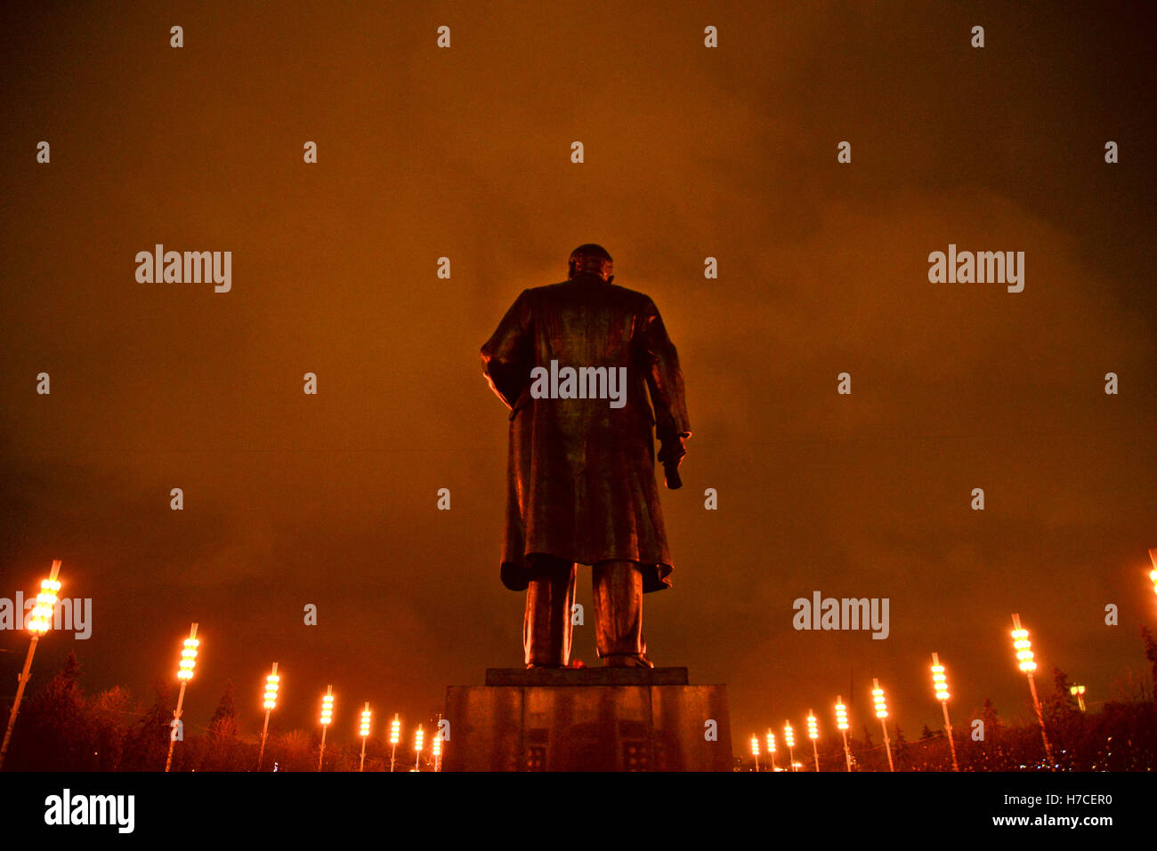 Lenin monument in Moscow Stock Photo - Alamy