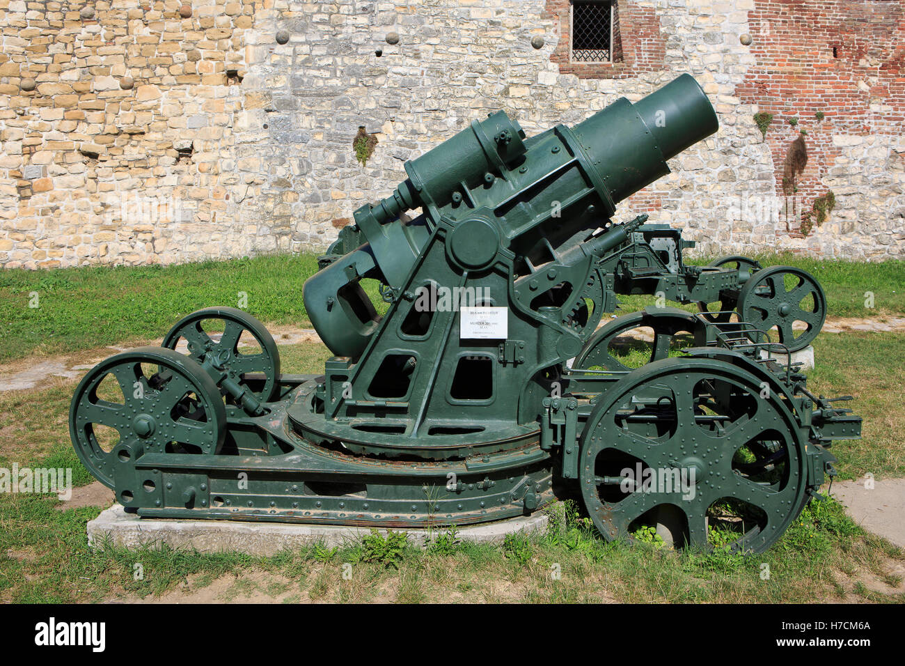 The Skoda 30.5 cm Mörser Model 1911 (M.11) siege howitzer at the Military Museum in Belgrade, Serbia Stock Photo