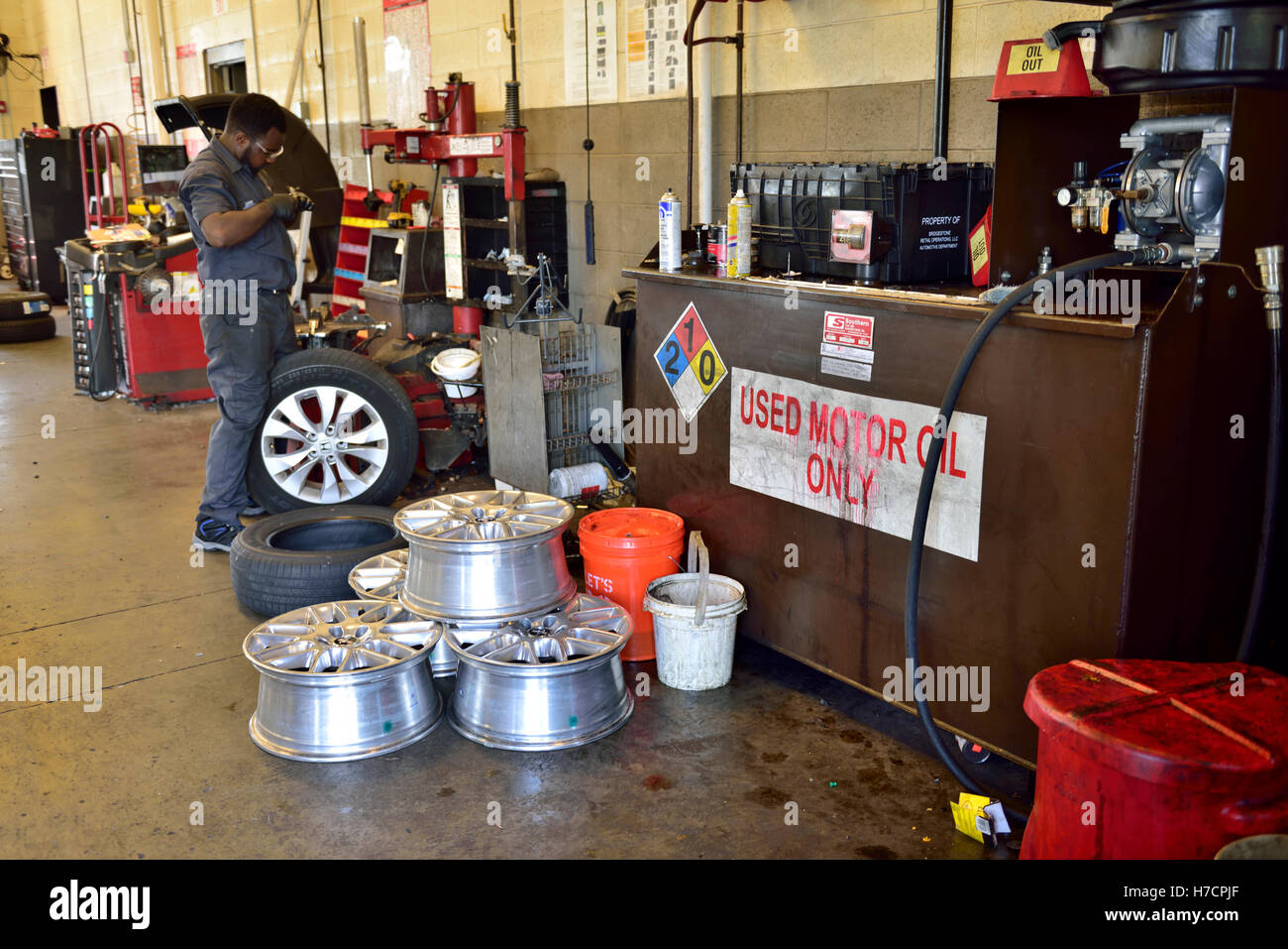Tyre repair Firestone Complete Auto Care garage, Cape Coral, FL Stock Photo