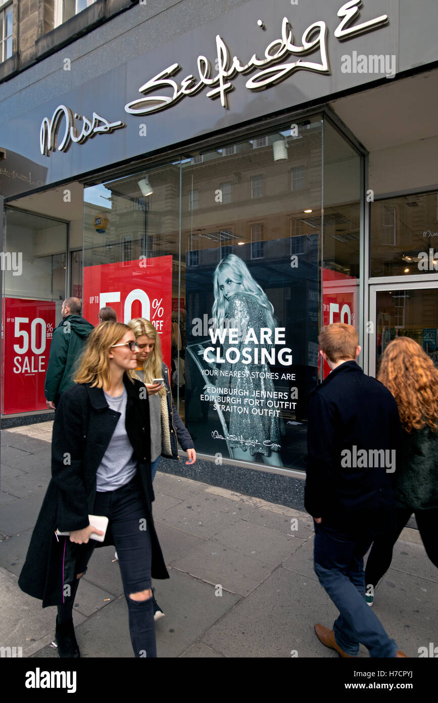 Miss Selfridge store in Edinburgh with closing down sign Stock Photo