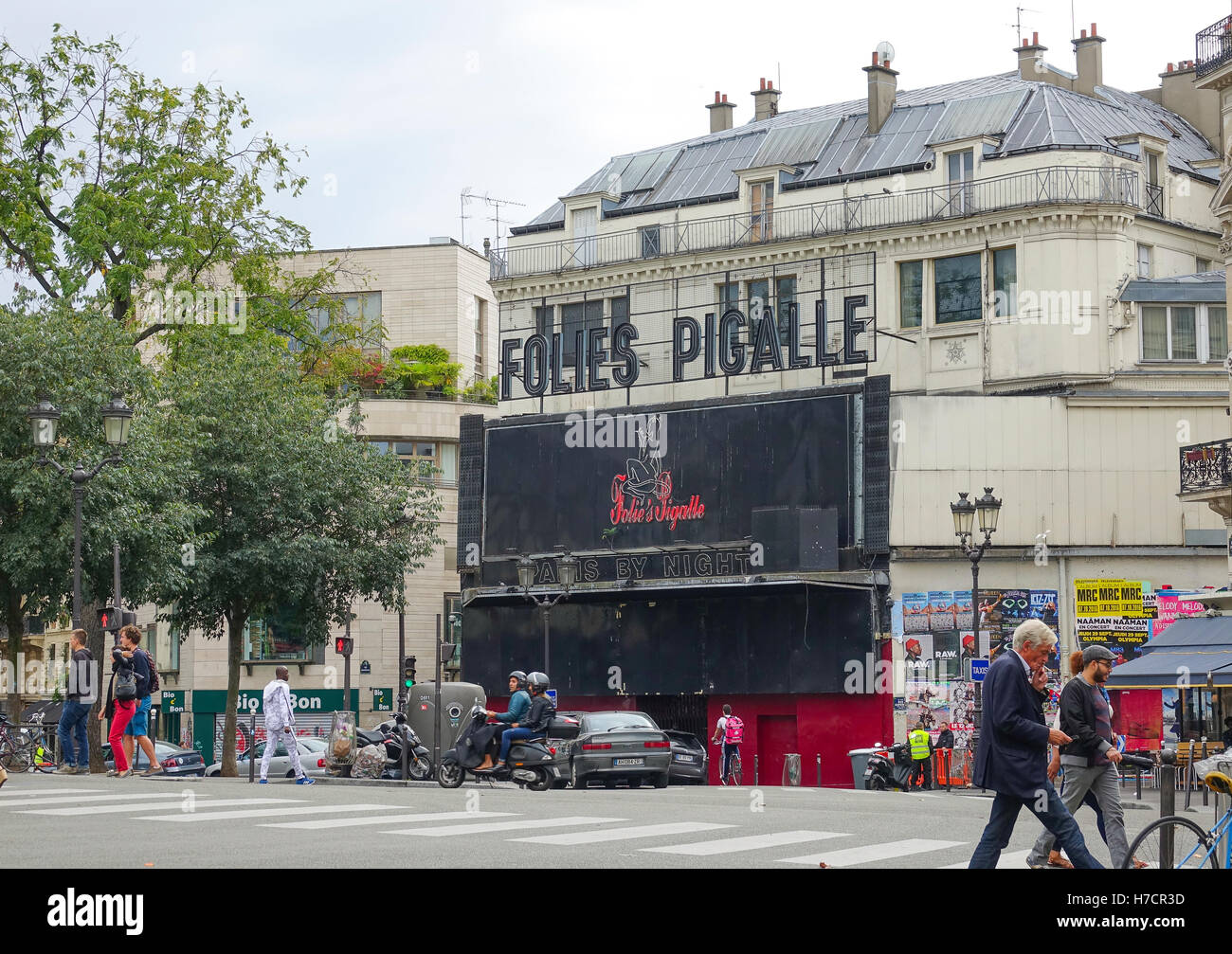 French cararet Folies Pigalle in the red light district of Paris Stock Photo Alamy