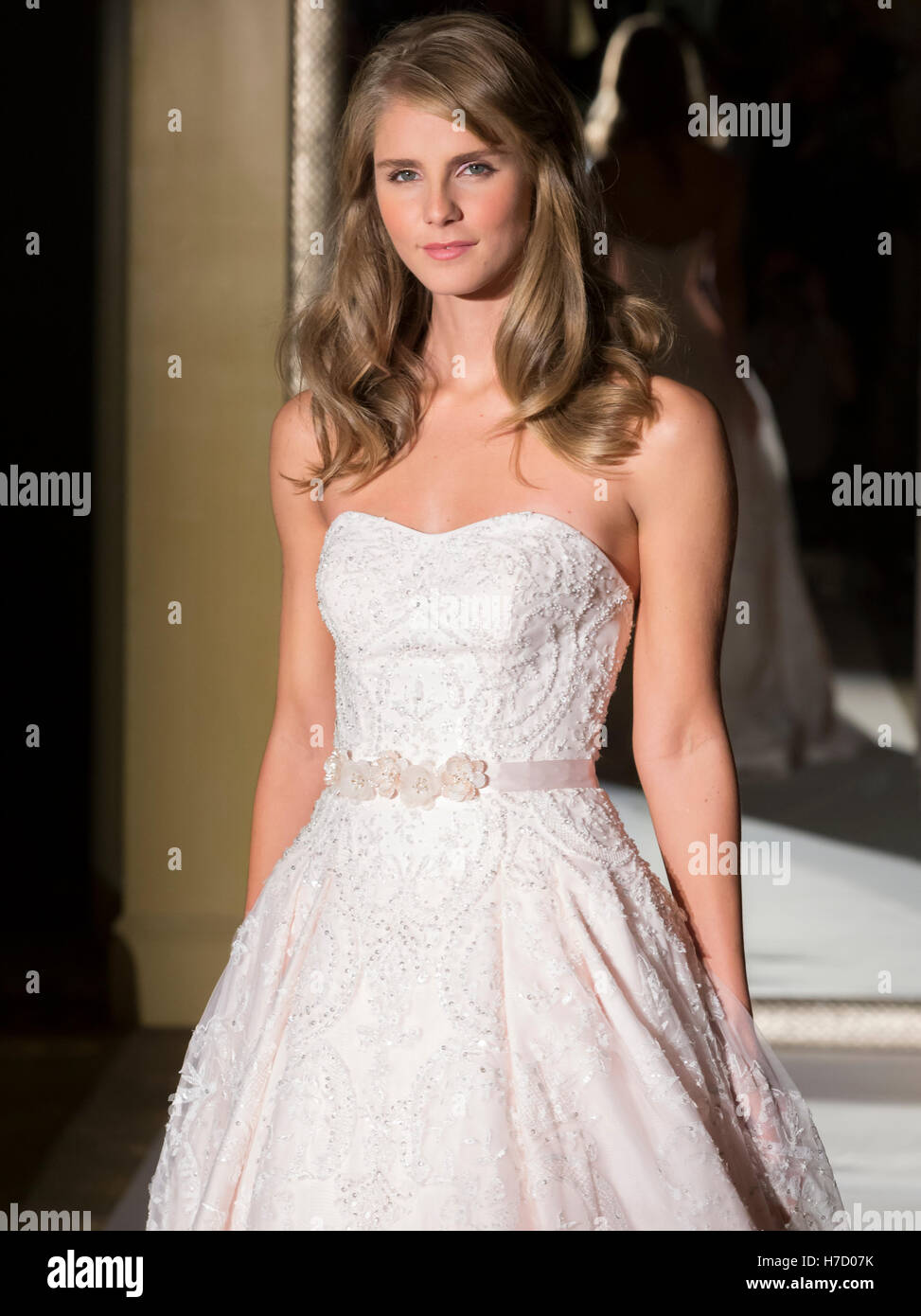 Oleg Cassini Wedding Dresses 2005