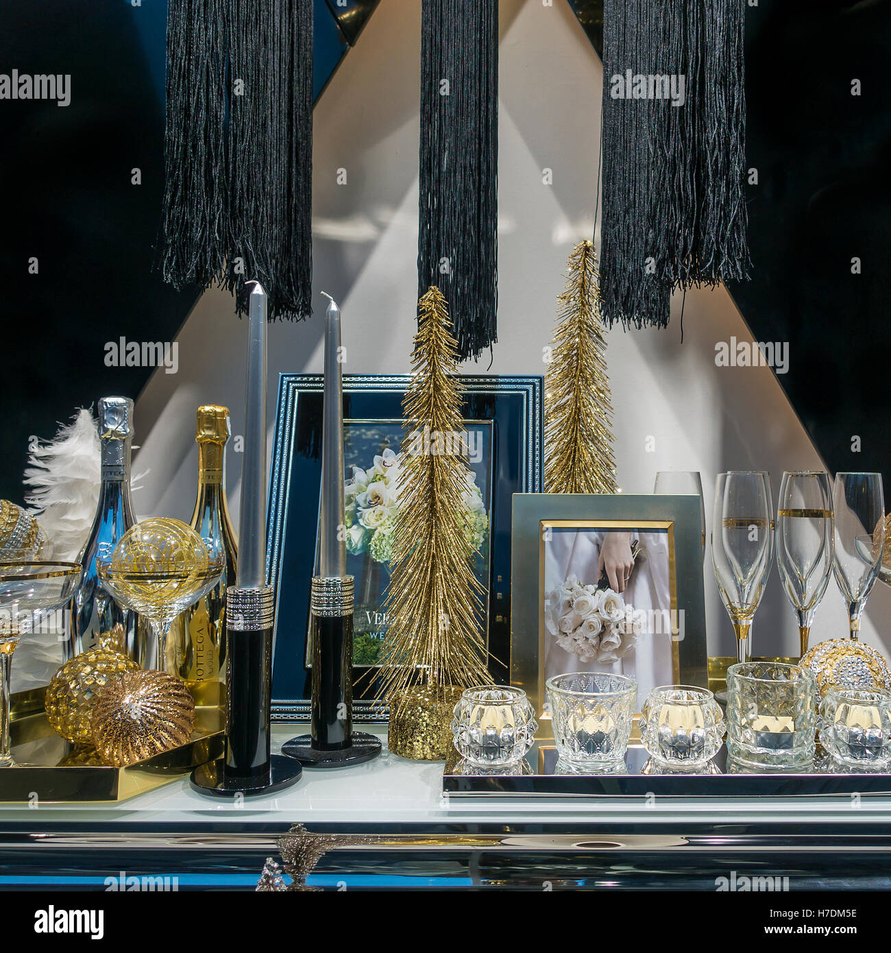Festively Decorated Boutique Windows on 5th Avenue in New York City  Editorial Photography - Image of boutique, holidays: 237107497