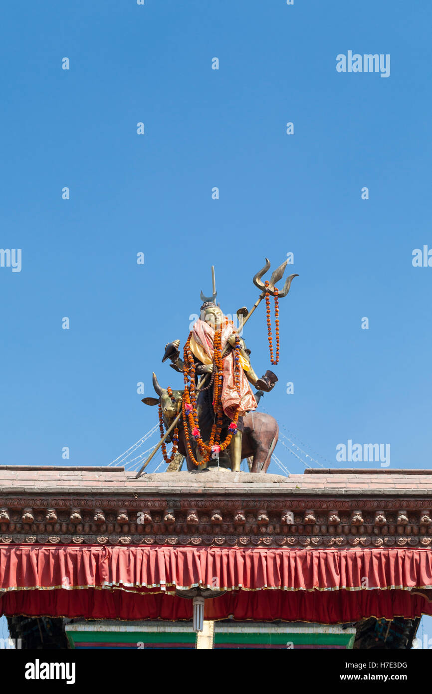 Statue of Lord Shiva at the entrance of Mahendreswor Temple, Hanuman Dhoka, Durbar Square, Kathmandu, Nepal Stock Photo
