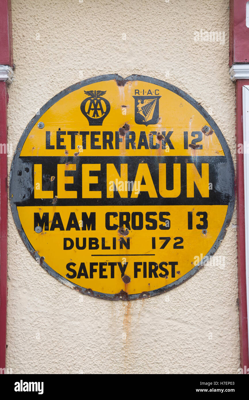 Direction Sign, Carraig Bar, Leenane - Leenaun, Connemara; Galway Stock Photo