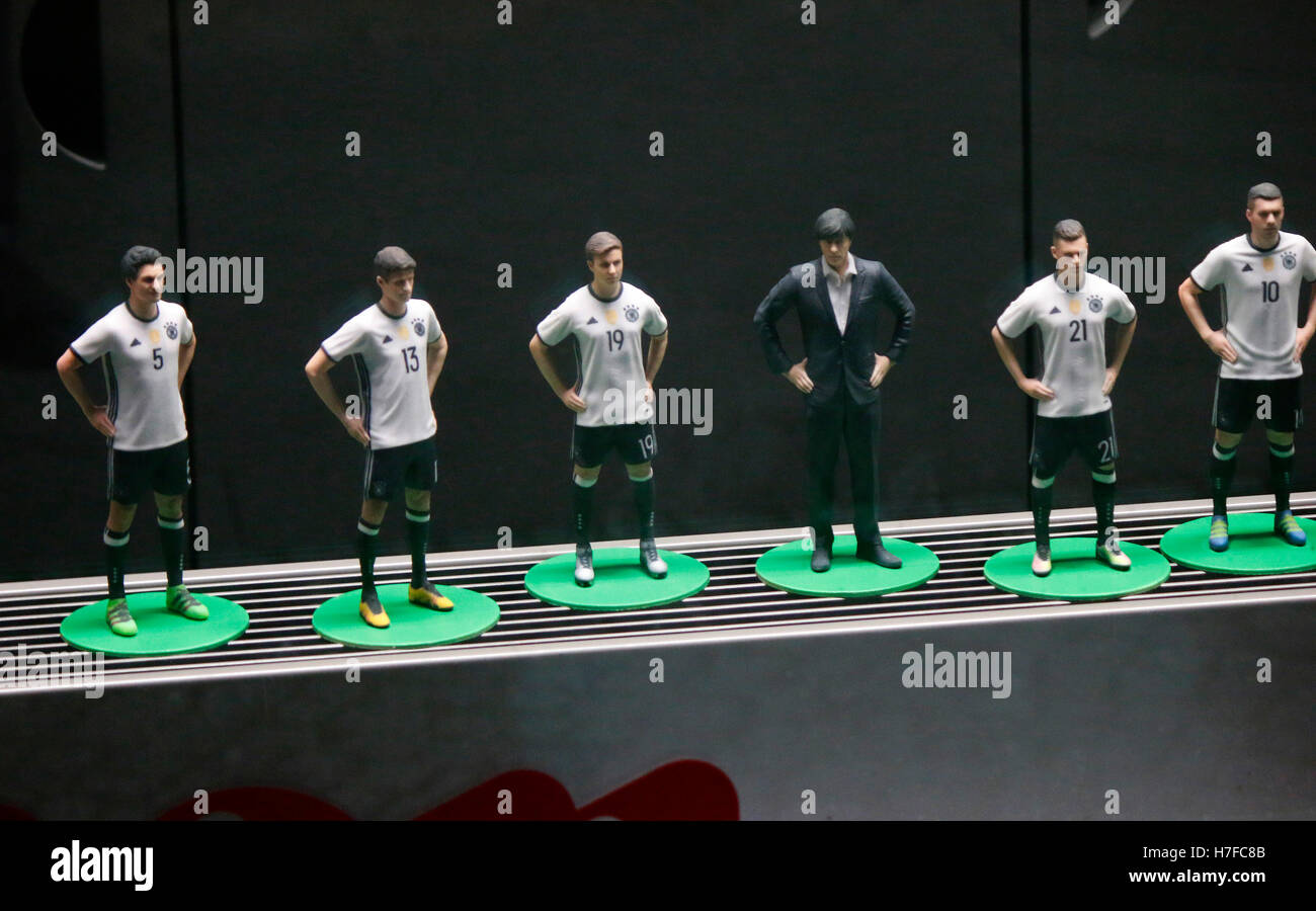 3d Figuren von der deutschen Fussball-Nationalmannschaft: Mats Hummels, Thomas Mueller, Mario Goetze, Joachim Loew, Joshua Kimmi Stock Photo