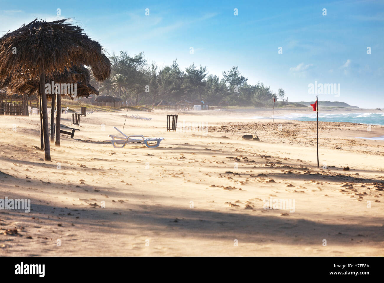 Strong wind umbrella hi-res stock photography and images - Alamy