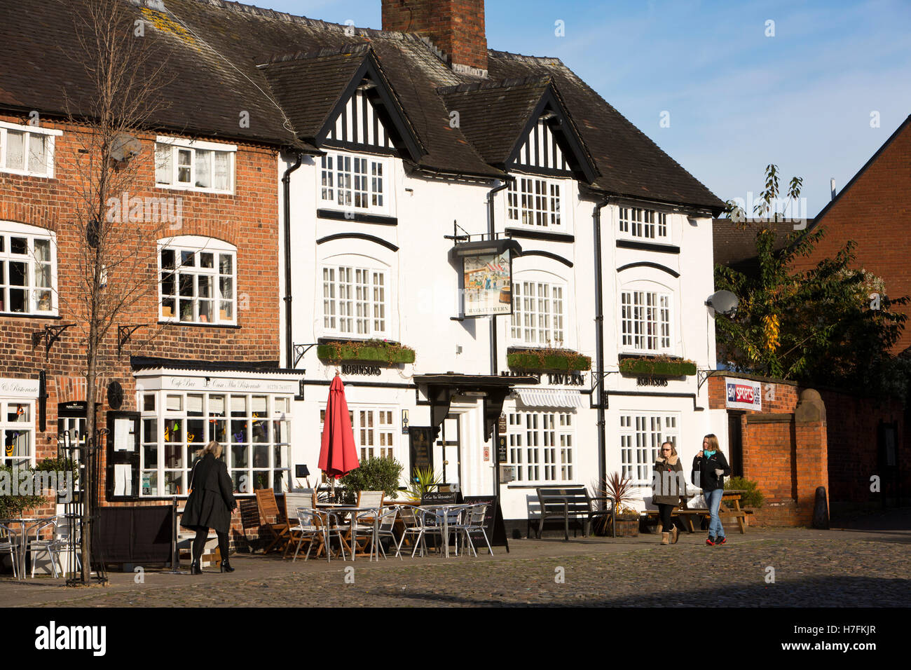 UK, England, Cheshire, Sandbach, The Square, Market Tavern, historic old coaching inn Stock Photo