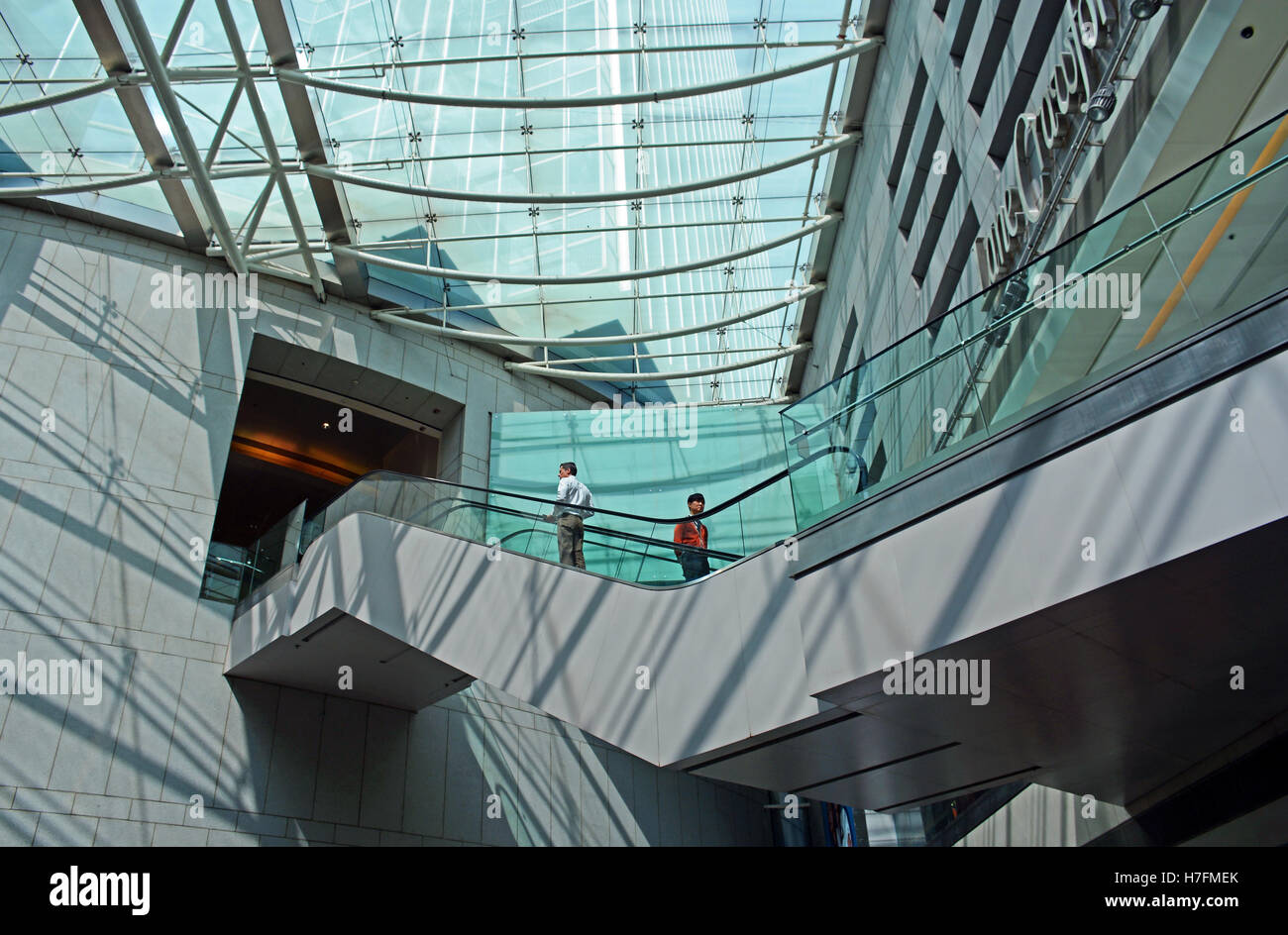 Hong kong shopping mall hi-res stock photography and images - Alamy