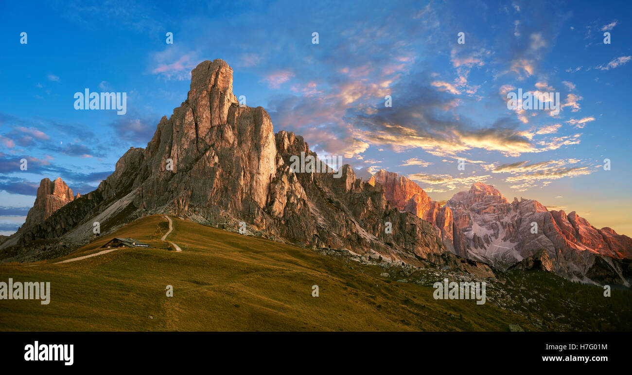 Nuvolau mountain at sunset above the Giau Pass (Passo di Giau), Colle Santa Lucia, Dolomites, Belluno, Italy Stock Photo
