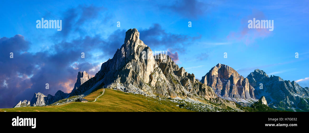 Nuvolau  mountain above the Giau Pass (Passo di Giau), Colle Santa Lucia, Dolomites, Belluno, Italy Stock Photo