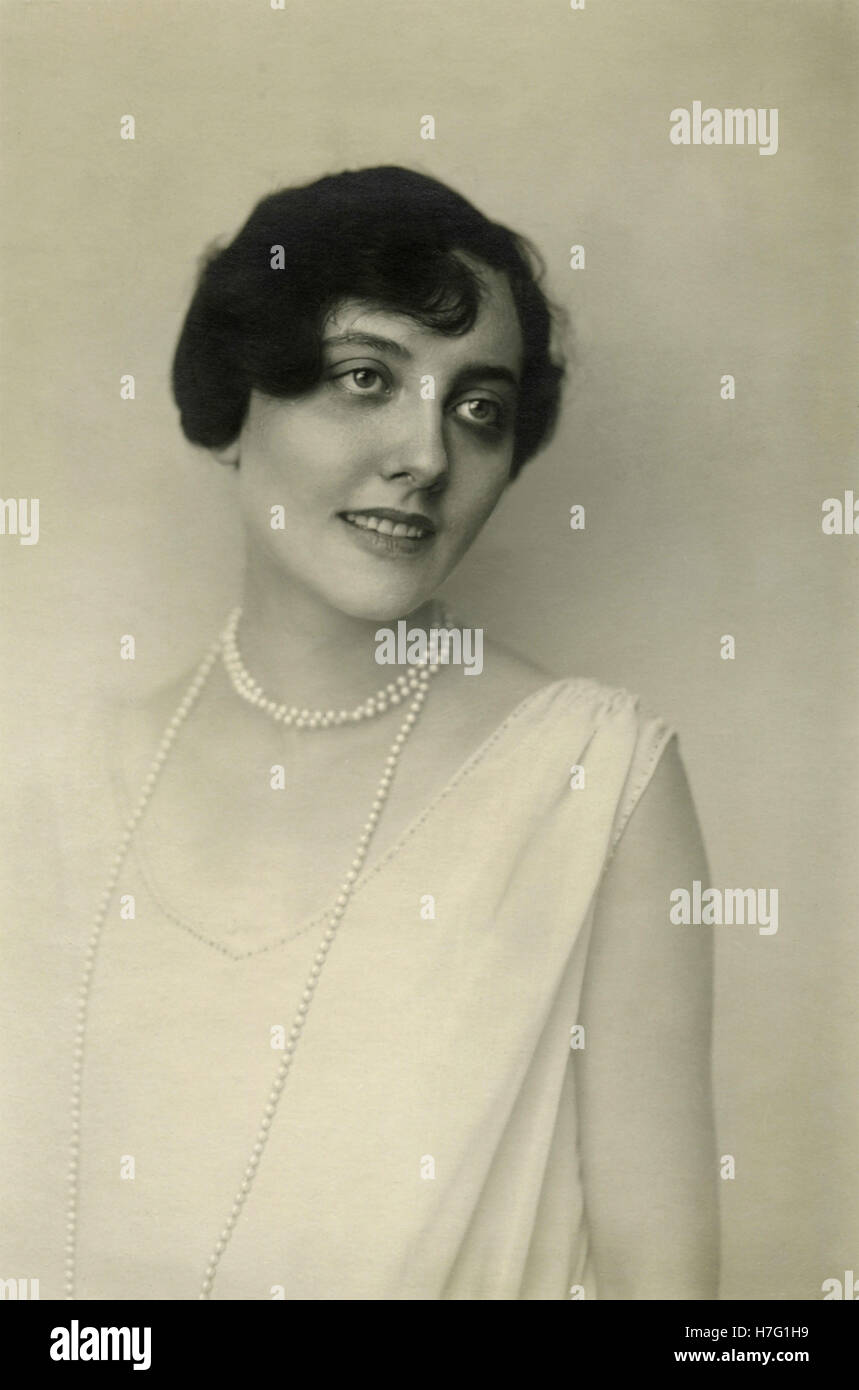 1910s woman hi-res stock photography and images - Alamy