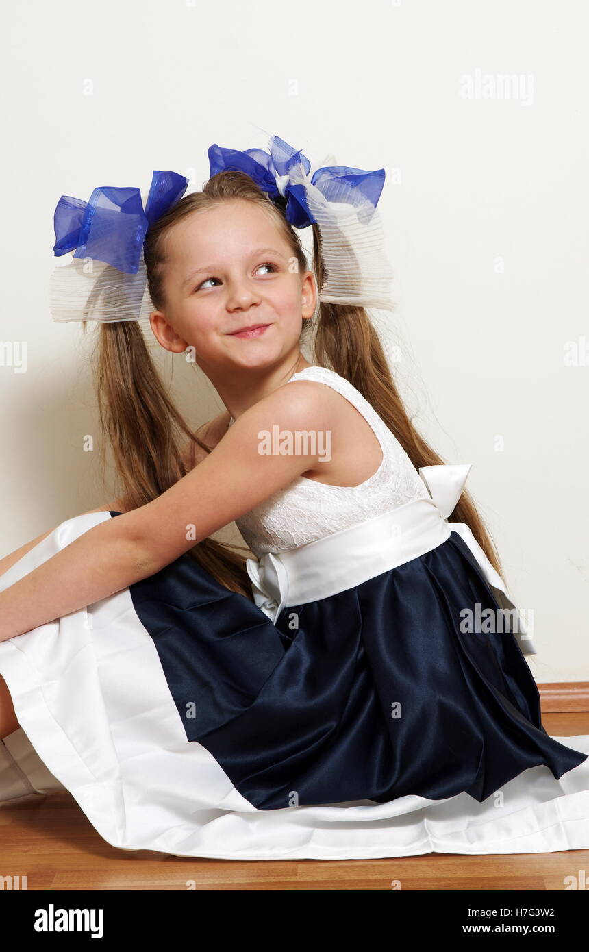 pretty girl portrait sitting on floor Stock Photo - Alamy